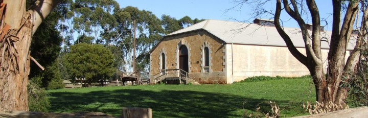 Glencoe_Woolshed_-fence_-trees-1920x616